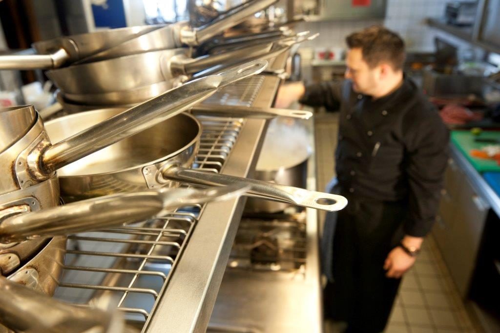 Ein Koch bei der Arbeit