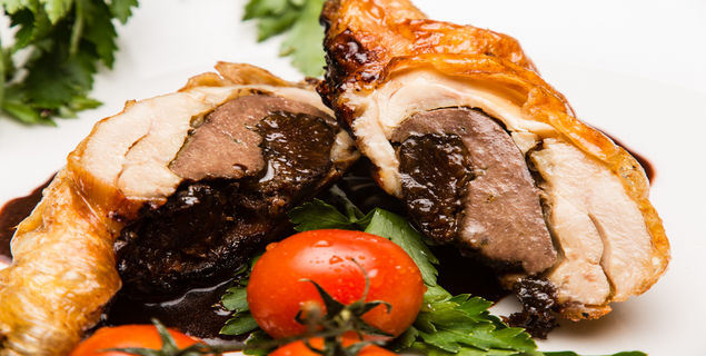 Teller mit einer Haxe