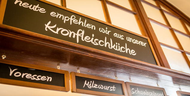 Essensempfehlung auf einer Tafel Schneider Bräuhaus München im Tal