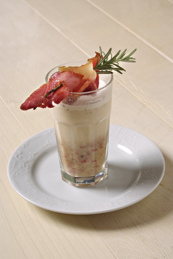 Merettichsuppe in einem Glas