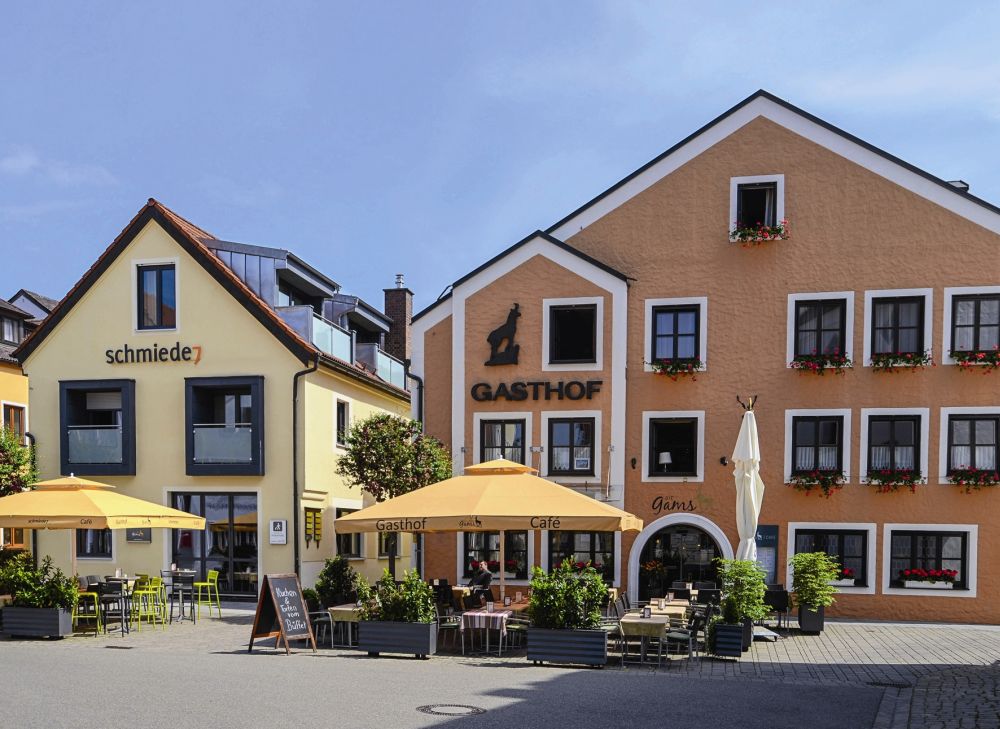 Außenansicht mit Terrasse des Hotel Die Gams