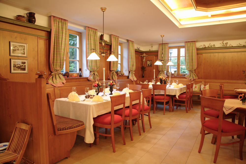 Blick in den Gastraum des Landgasthofs zum Müller