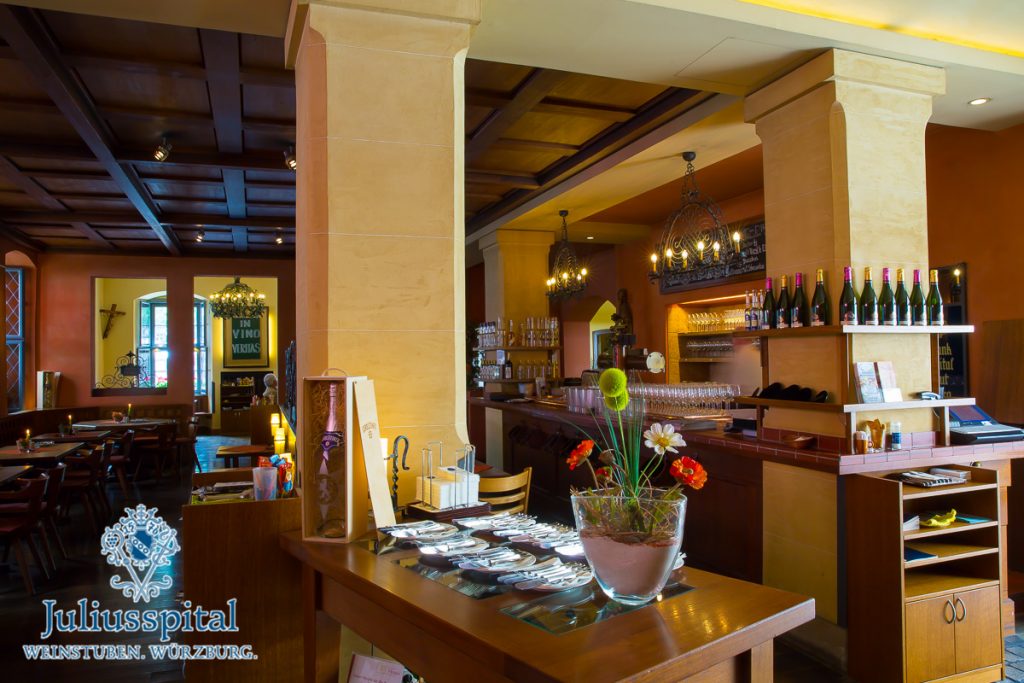Gastraum der Juliusspital Weinstuben