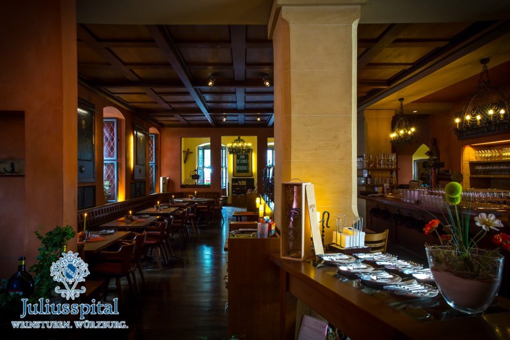 Gastraum der Juliusspital Weinstuben