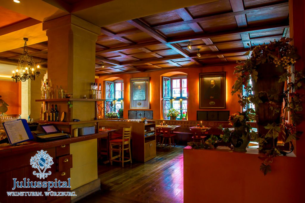 Gastraum der Juliusspital Weinstuben