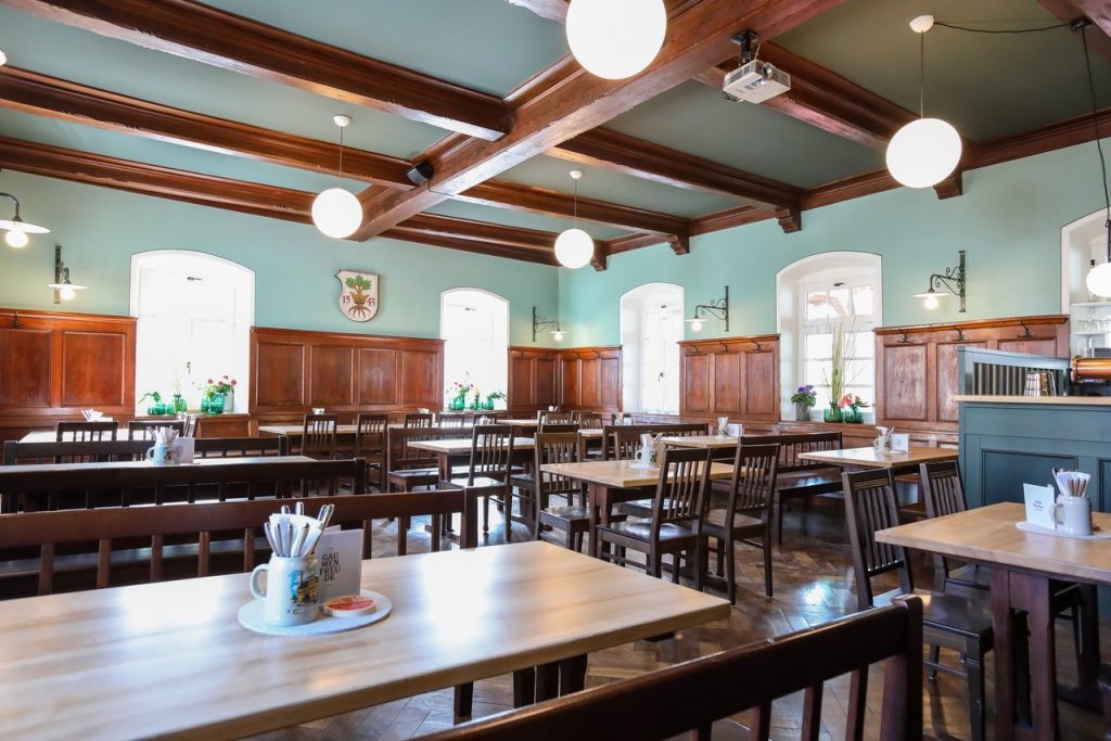 Flötzinger Bräu Restaurant Innenansicht