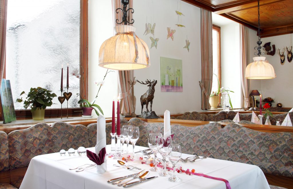 gedeckter Tisch im Gasthof zum Hirsch