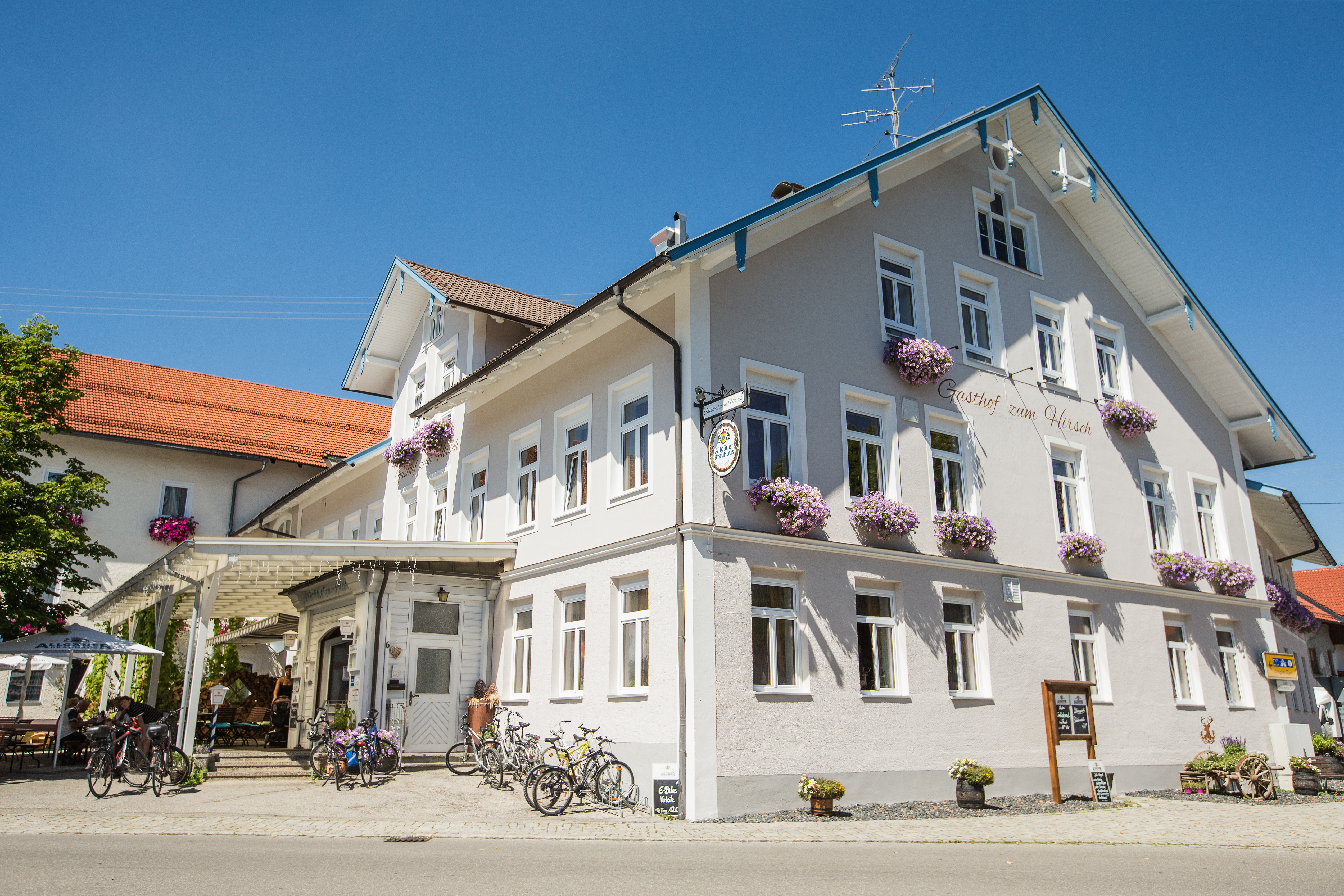 Außenansicht des Gasthofes zum Hirsch
