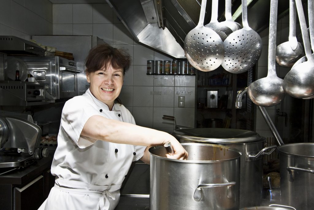 Porträt einer Köchin im Gasthof zum Hirsch