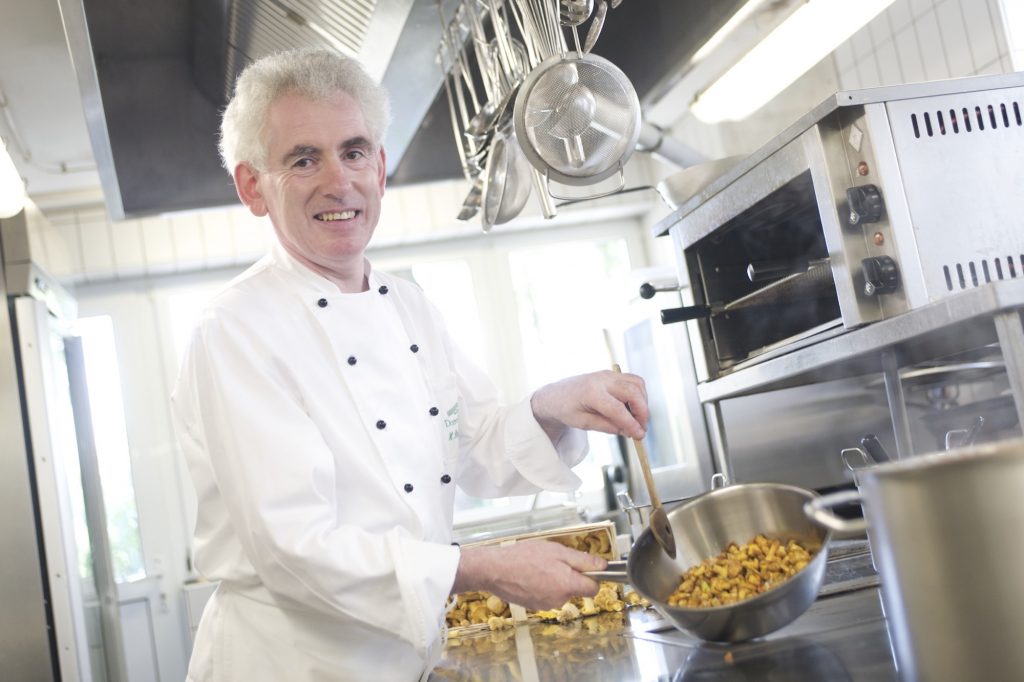 Porträt des Gastgebers und Küchenmeister Hans Steinhart Hotel & Restaurant Dornweiler Hof