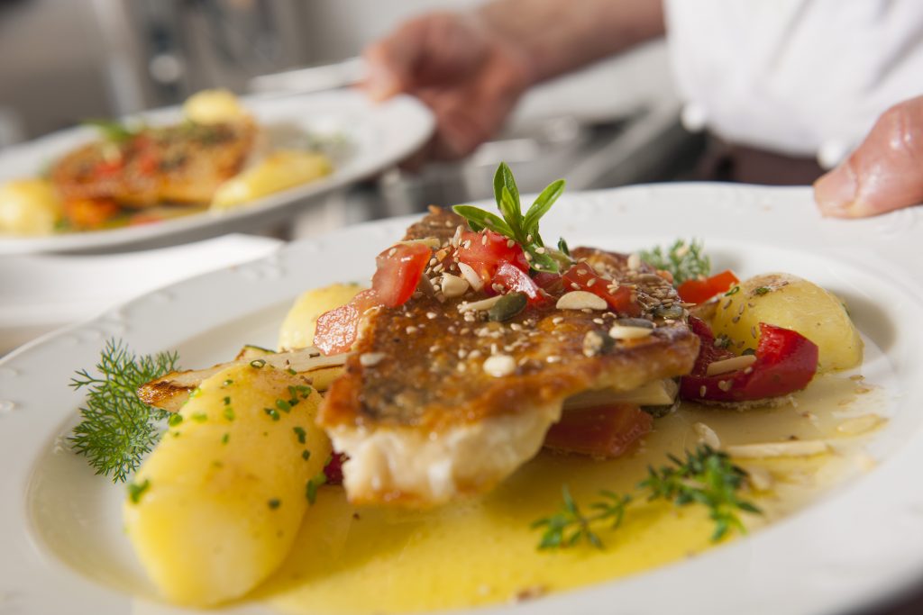 Fischgericht auf einem Teller