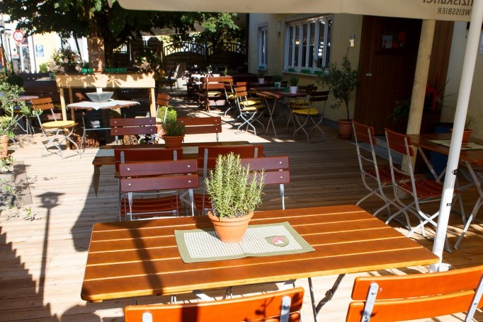 Biergarten des Gasthauses Neumaiers Hirsch