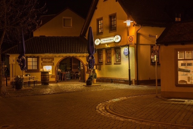 Außenansicht Gasthof zur Gemütlichkeit bei Nacht
