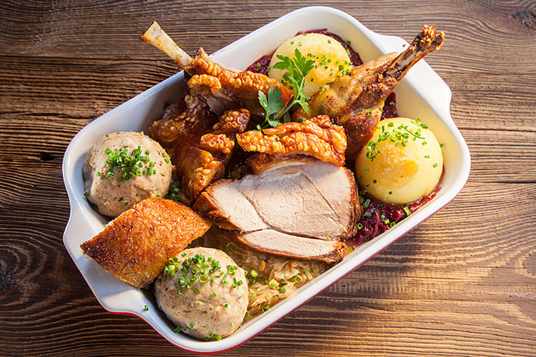 Dialog von der Sau (Krustenbraten, Haxe und Knödel)