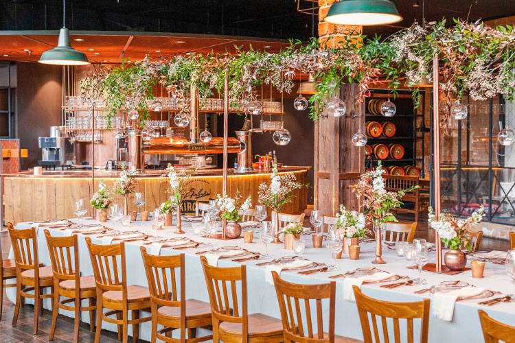 Eingedeckter Tisch für eine Veranstaltung