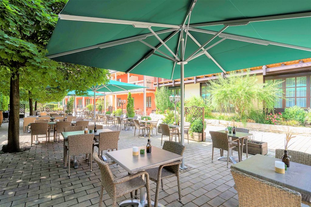 Hofgarten: schattiger, grüner Hofgarten