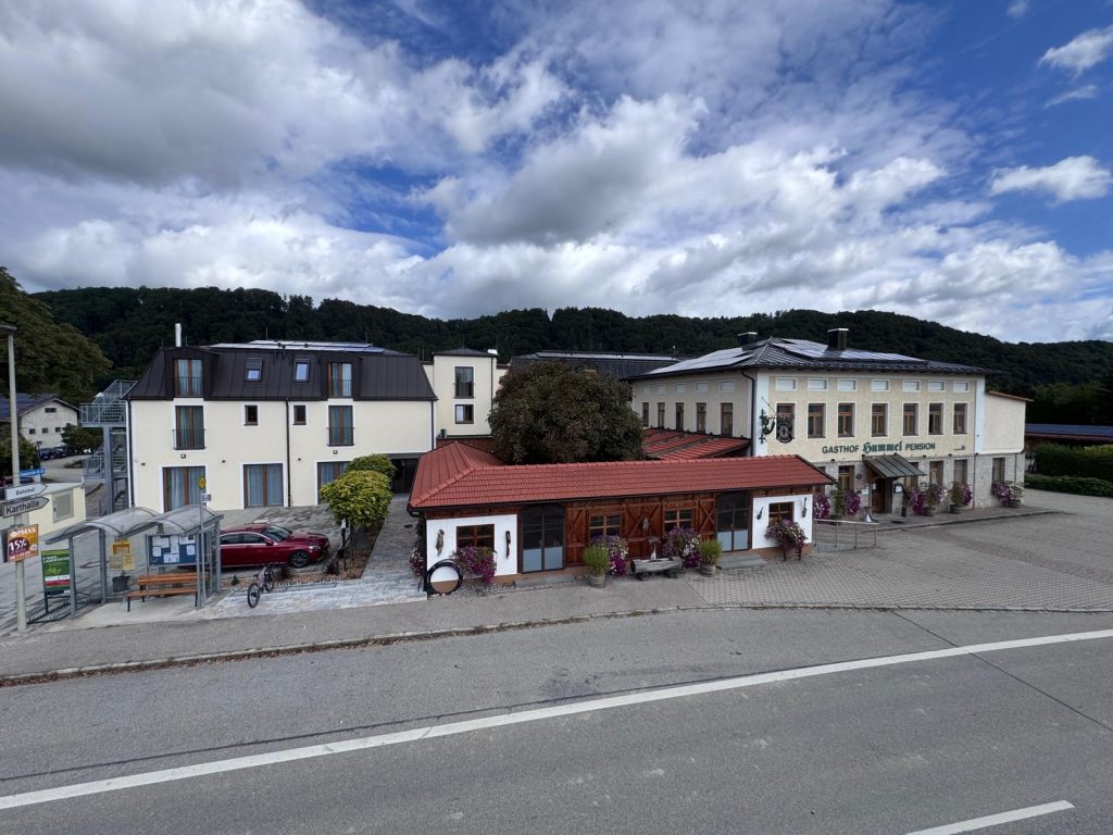 1. Außenansicht vom Gasthof & Hotel Hummel
